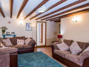 Pass the Keys Cosy 2 bed Cottage with outdoor seating area